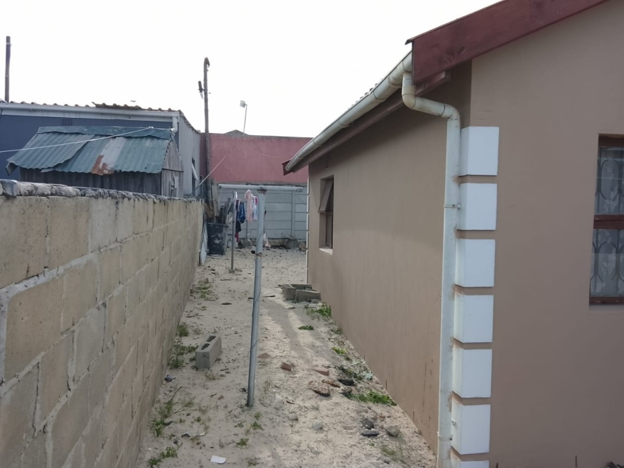  Bedroom Property for Sale in Llitha Park Western Cape